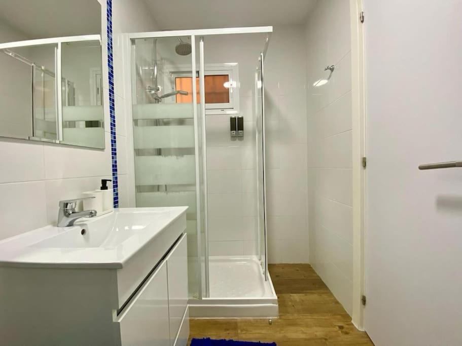 Malabiz Home Piscina Terraza Con Vistas Y Playa بينالماذينا المظهر الخارجي الصورة